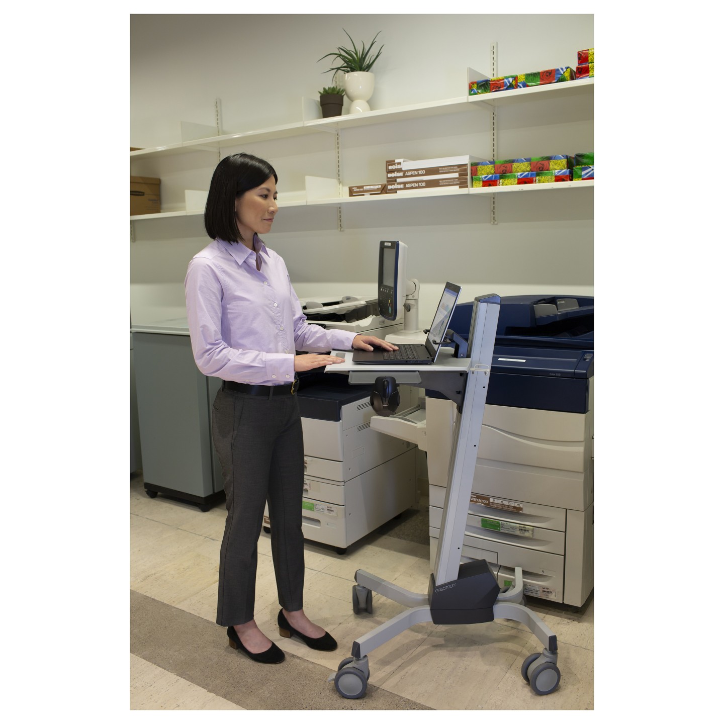 ERGOTRON NeoFlex Laptop Cart belastbar bis 6.8kg. Anhebung bis 51cm fuer Notebooks von 30.5 - 43.2cm 12 bis 17 Zoll