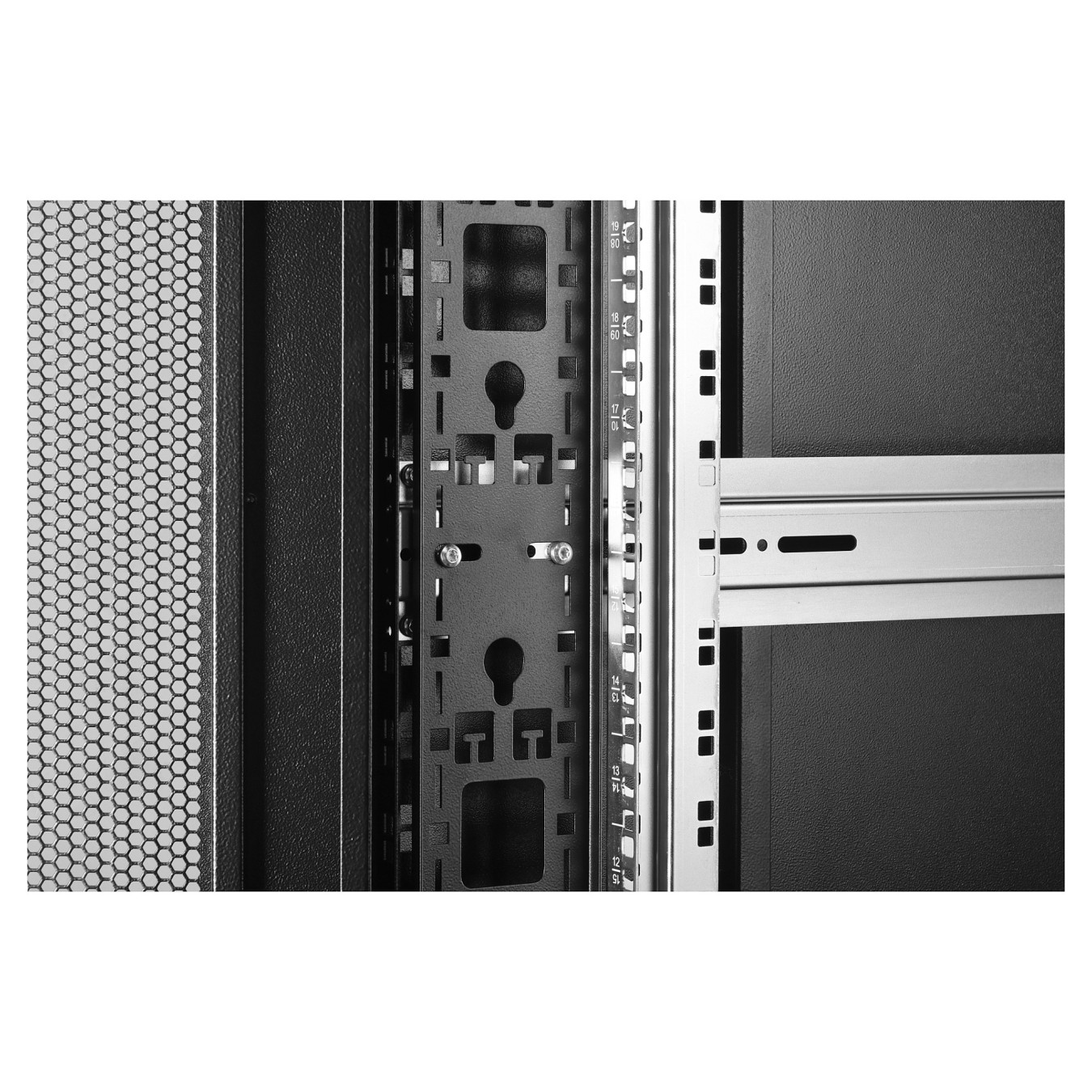 Buy 26HE Serverschrank Unique Server-N 1342x600x1000mm sw. in Cyprus, Nicosia, Limassol, Larnaka, Pafos