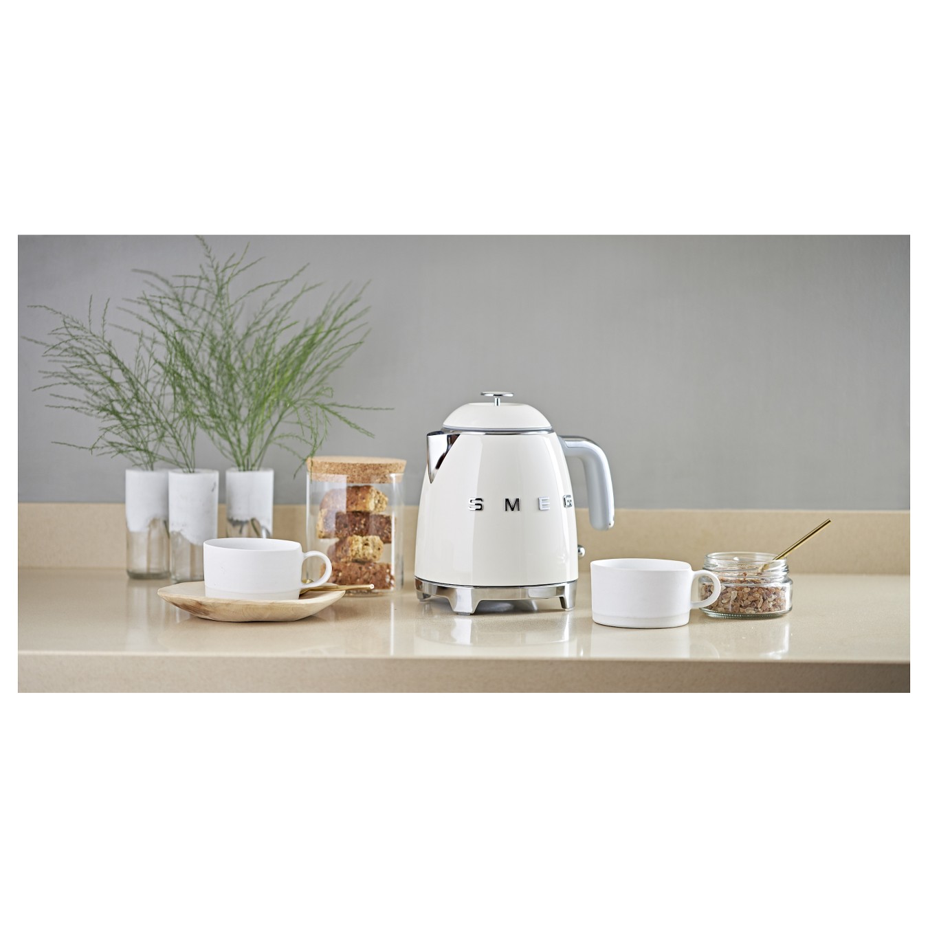 Buy SMEG KLF05CREU Mini Wasserkocher Creme in Cyprus, Nicosia, Limassol, Larnaka, Pafos