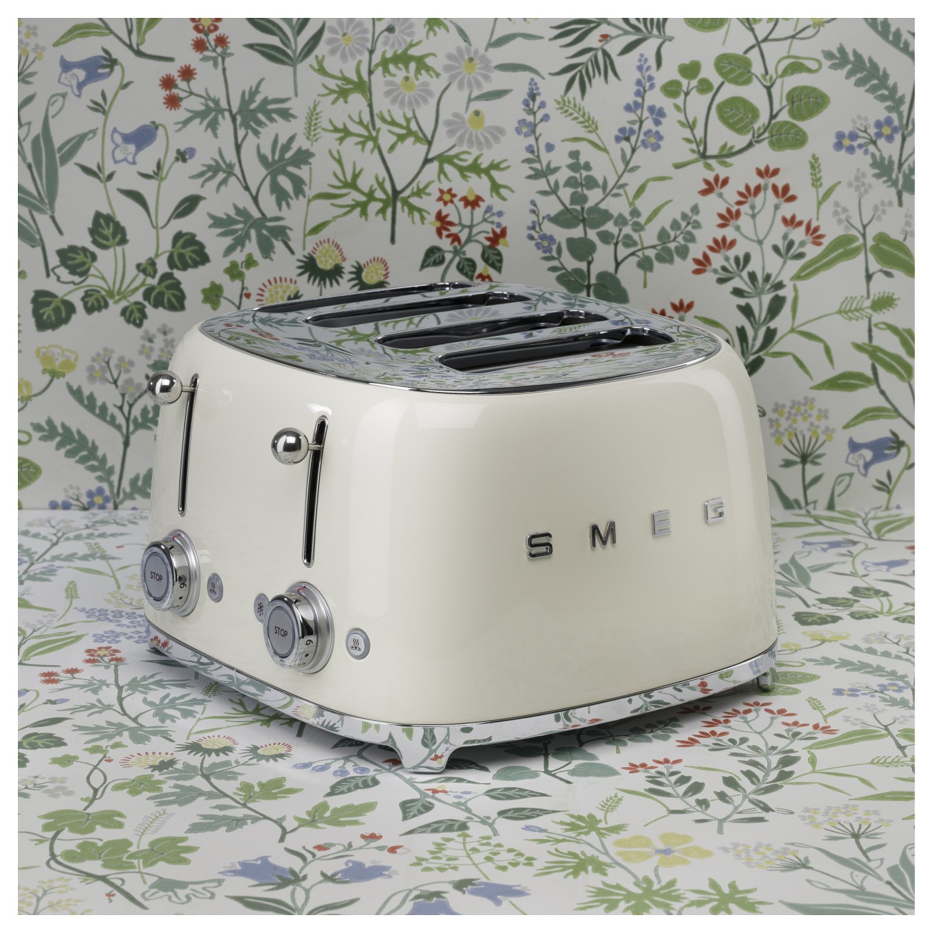 Buy SMEG TSF03CREU Toaster Creme in Cyprus, Nicosia, Limassol, Larnaka, Pafos