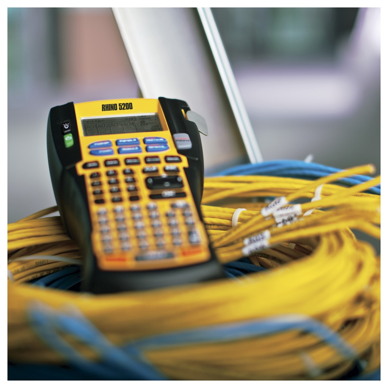 Buy DYMO Rhino 5200 - Industrielles Beschriftungsgerät, ABC-Tastatur, im KofferSet in Cyprus, Nicosia, Limassol, Larnaka, Pafos
