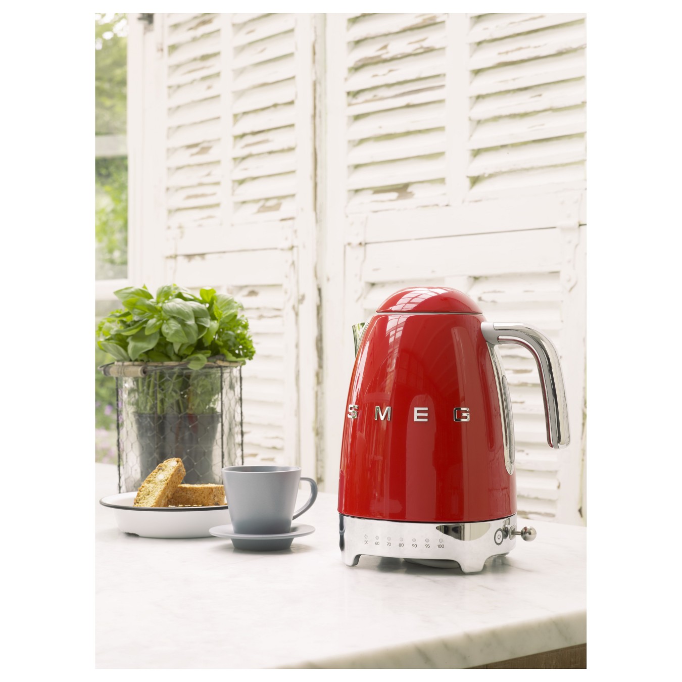 Buy SMEG Wasserkocher 50s Style KLF04RDEU, rot in Cyprus, Nicosia, Limassol, Larnaka, Pafos