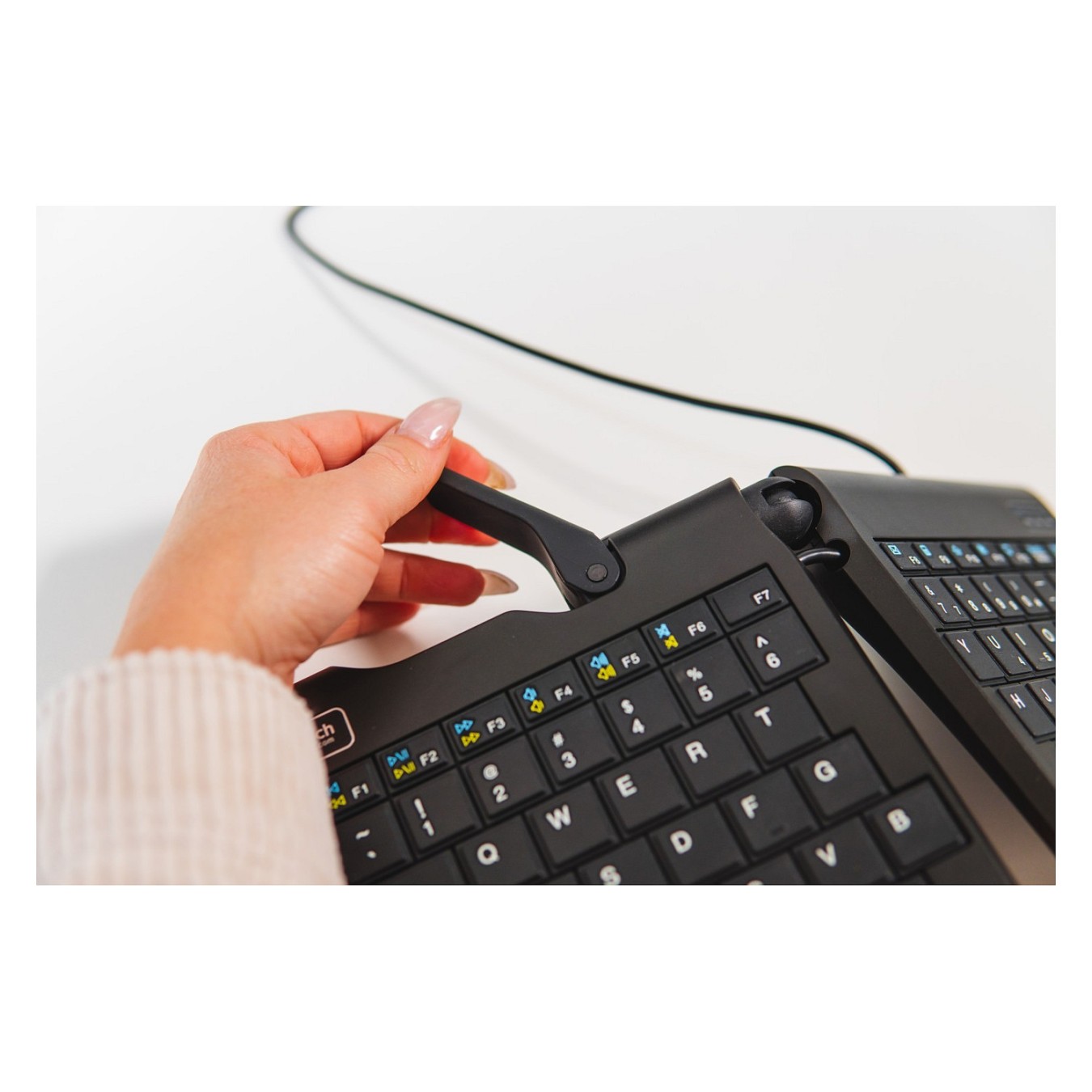 Buy BakkerElkhuizen Goldtouch Travel Go2 Tastatur (QWERTZ) ergonomisch in Cyprus, Nicosia, Limassol, Larnaka, Pafos