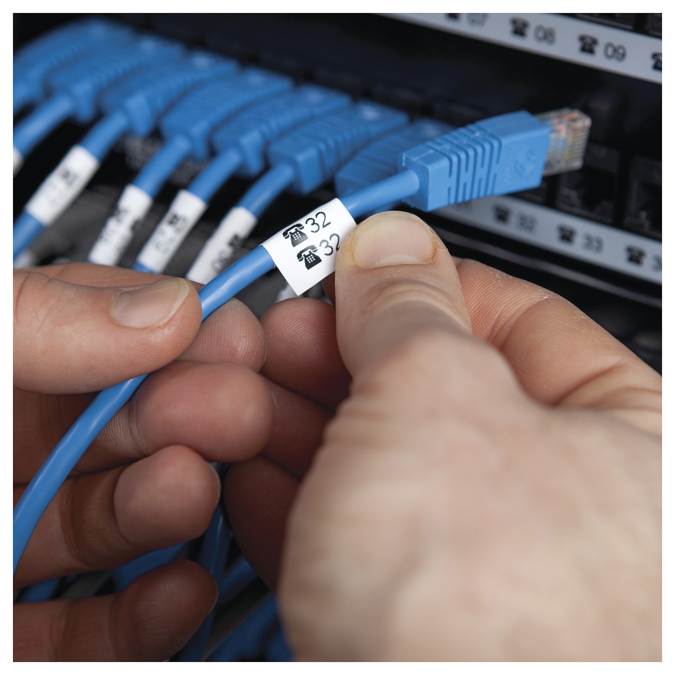 Buy DYMO Rhino 4200 - Industrielles Beschriftungsgerät, QWERTZ-Tastatur, im KofferSet in Cyprus, Nicosia, Limassol, Larnaka, Paf