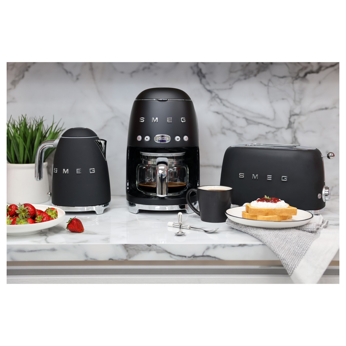 Buy SMEG KLF03BLMEU Wasserkocher matt Schwarz in Cyprus, Nicosia, Limassol, Larnaka, Pafos