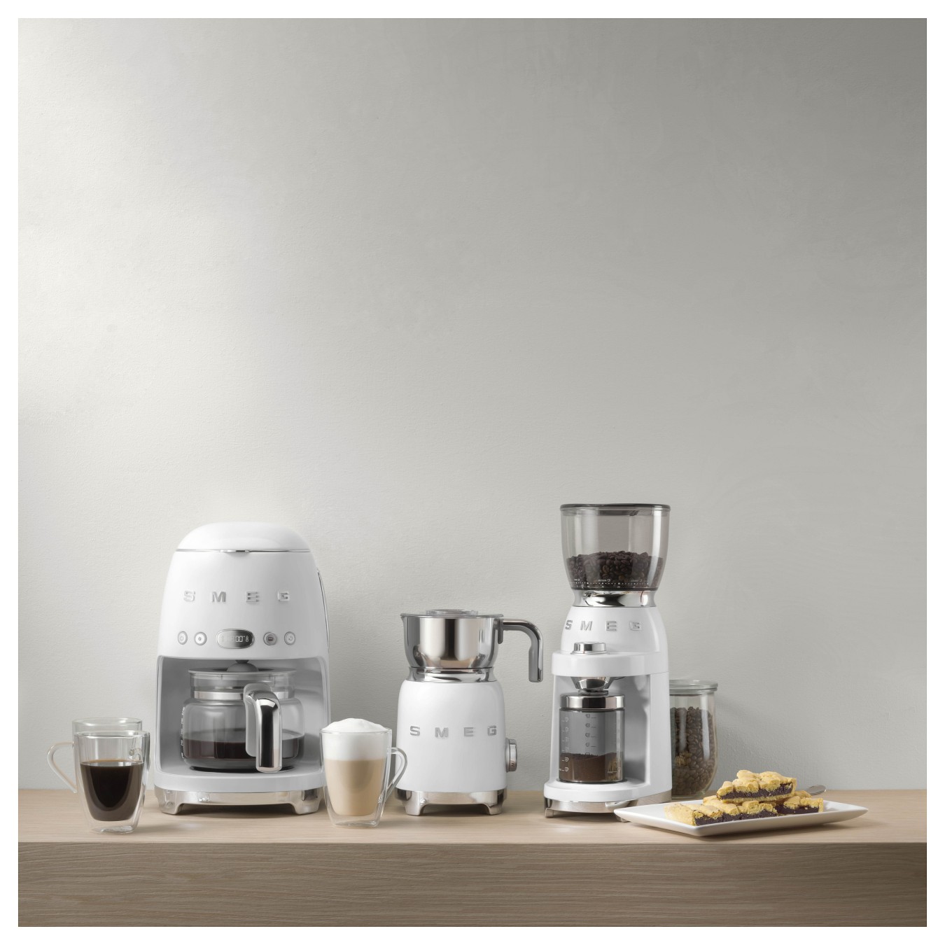 Buy SMEG Filter-Kaffeemaschine 50s Style DCF02WHEU, weiß in Cyprus, Nicosia, Limassol, Larnaka, Pafos
