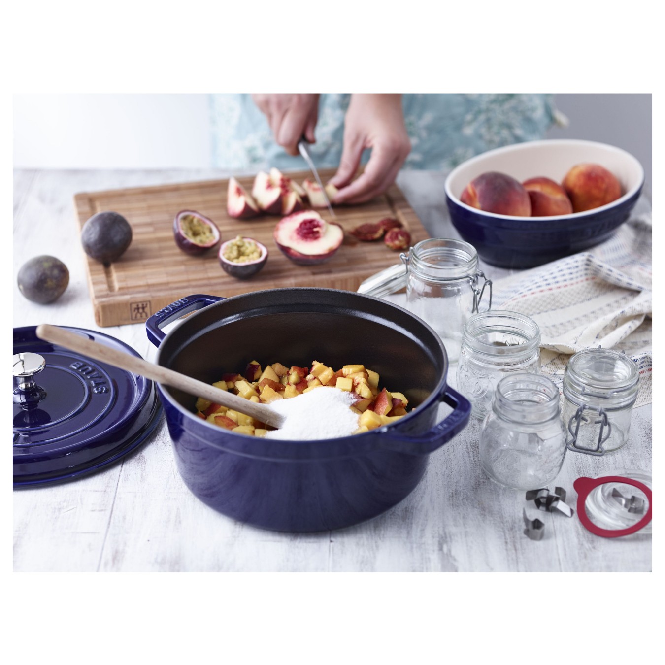 Buy Staub La Cocotte 24cm rund dunkelblau. Gusseisen in Cyprus, Nicosia, Limassol, Larnaka, Pafos