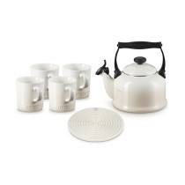 Buy Le Creuset Wasserkessel Tradition 2,1L, meringue in Cyprus, Nicosia, Limassol, Larnaka, Pafos