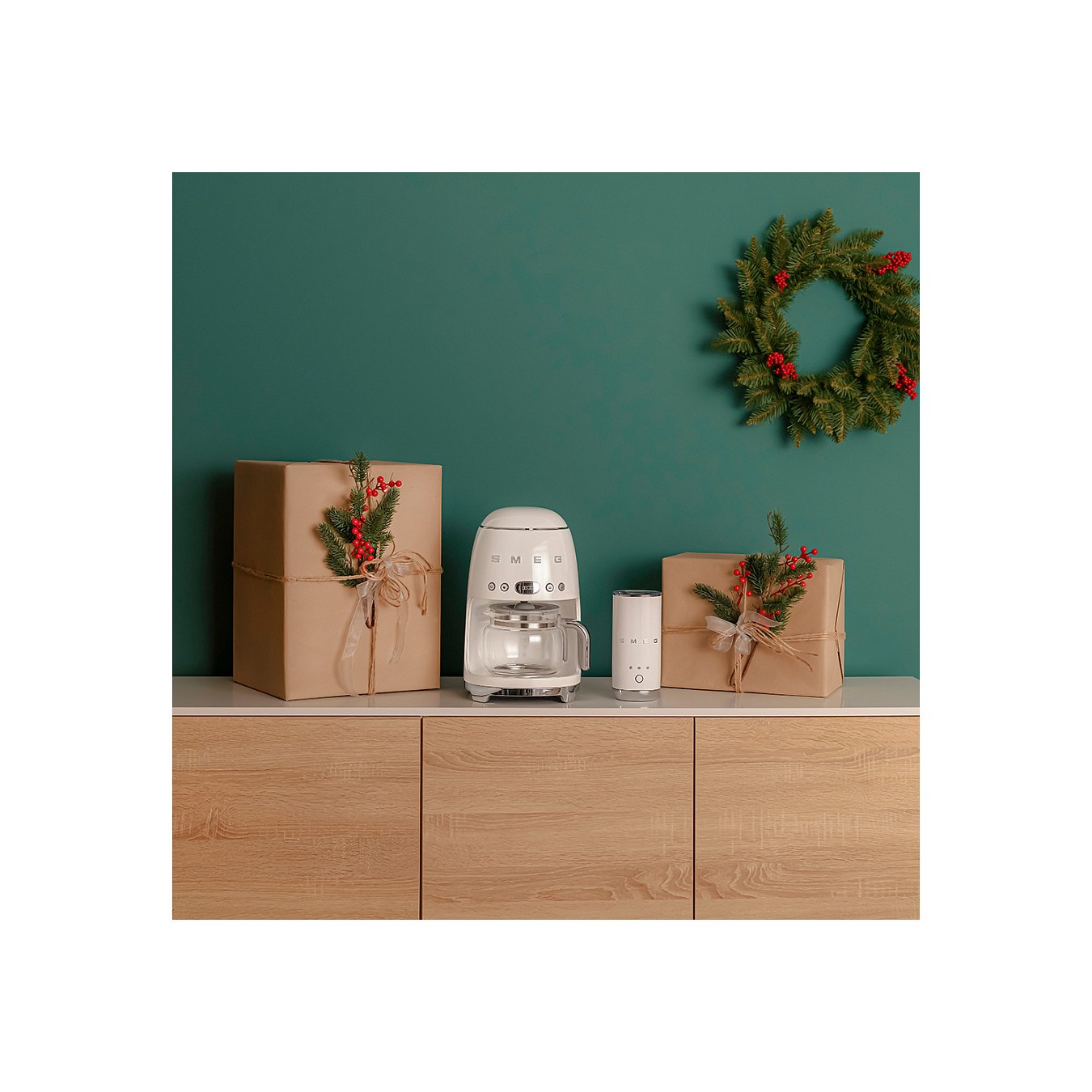 Buy SMEG Filter-Kaffeemaschine 50s Style DCF02CREU, creme in Cyprus, Nicosia, Limassol, Larnaka, Pafos