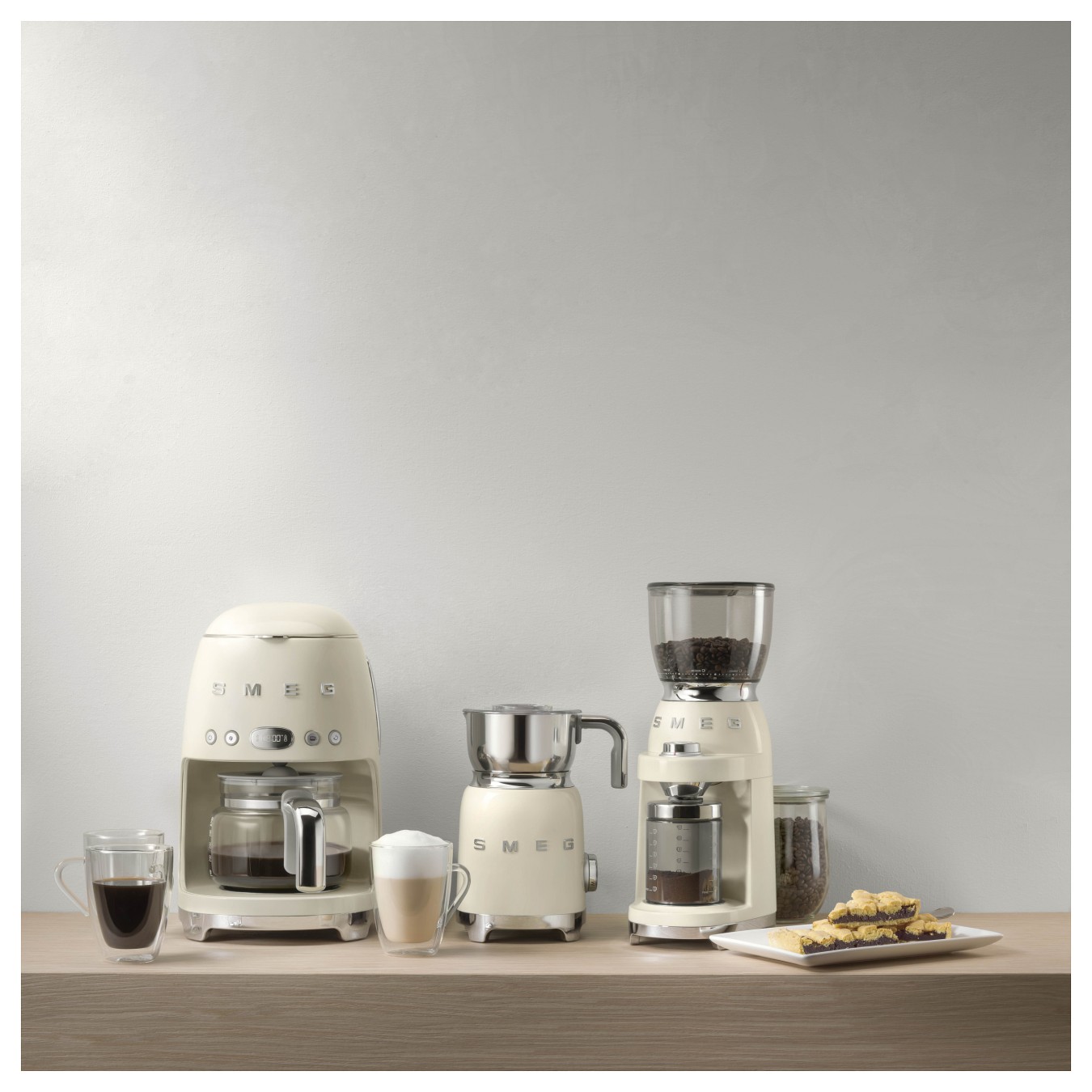 Buy SMEG Filter-Kaffeemaschine 50s Style DCF02CREU, creme in Cyprus, Nicosia, Limassol, Larnaka, Pafos
