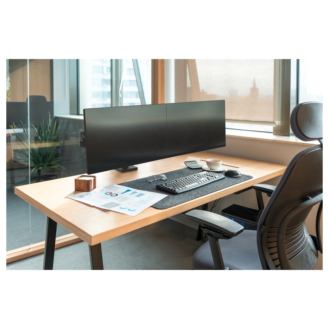 Buy Ergotron LX Pro Monitor Tischhalterung - für 2 LCD-Displays - nebeneinander - Schwarz in Cyprus, Nicosia, Limassol, Larnaka,