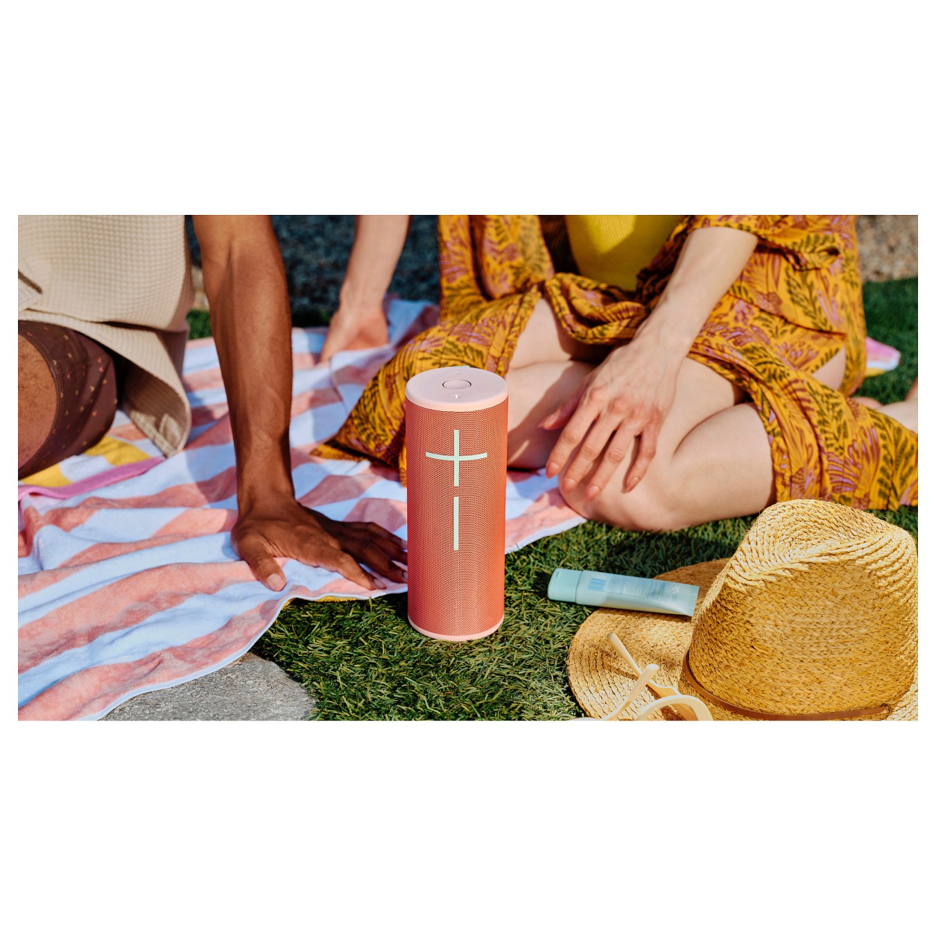 Buy Ultimate Ears MEGABOOM 4 portabler Bluetooth Lautsprecher raspberry red in Cyprus, Nicosia, Limassol, Larnaka, Pafos