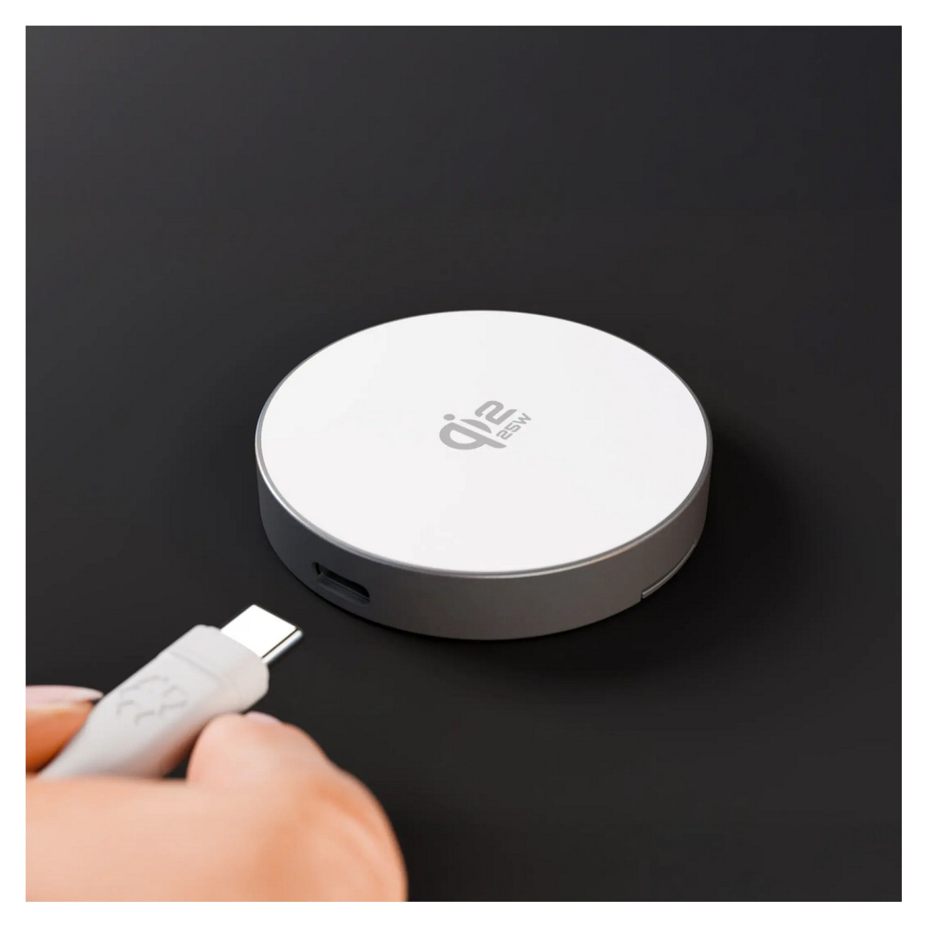 Buy dbramante1928 WirelessMagneticChargerw standQi225WALU in Cyprus, Nicosia, Limassol, Larnaka, Pafos