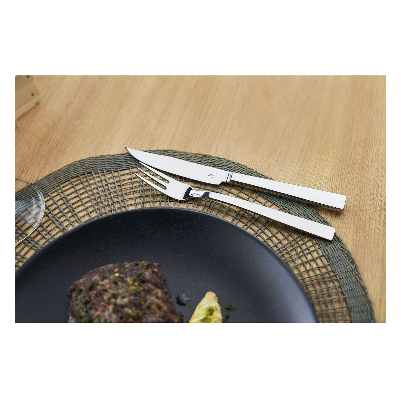 Buy Zwilling Steakbesteckset 12-Teilig in Holzbox in Cyprus, Nicosia, Limassol, Larnaka, Pafos