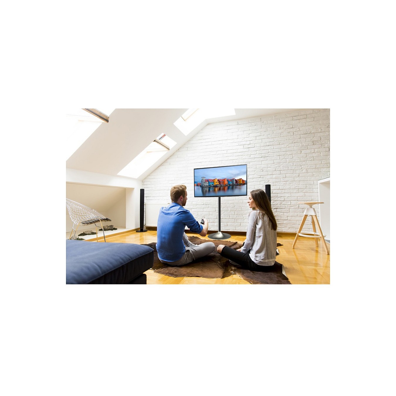 Buy TECHLY Standhalterung fuer Displays Bildschirme LCD LED von 33 bis 70cm 13-27Zoll fuer Ihre Ausstattung bis 22 KG VES... in 