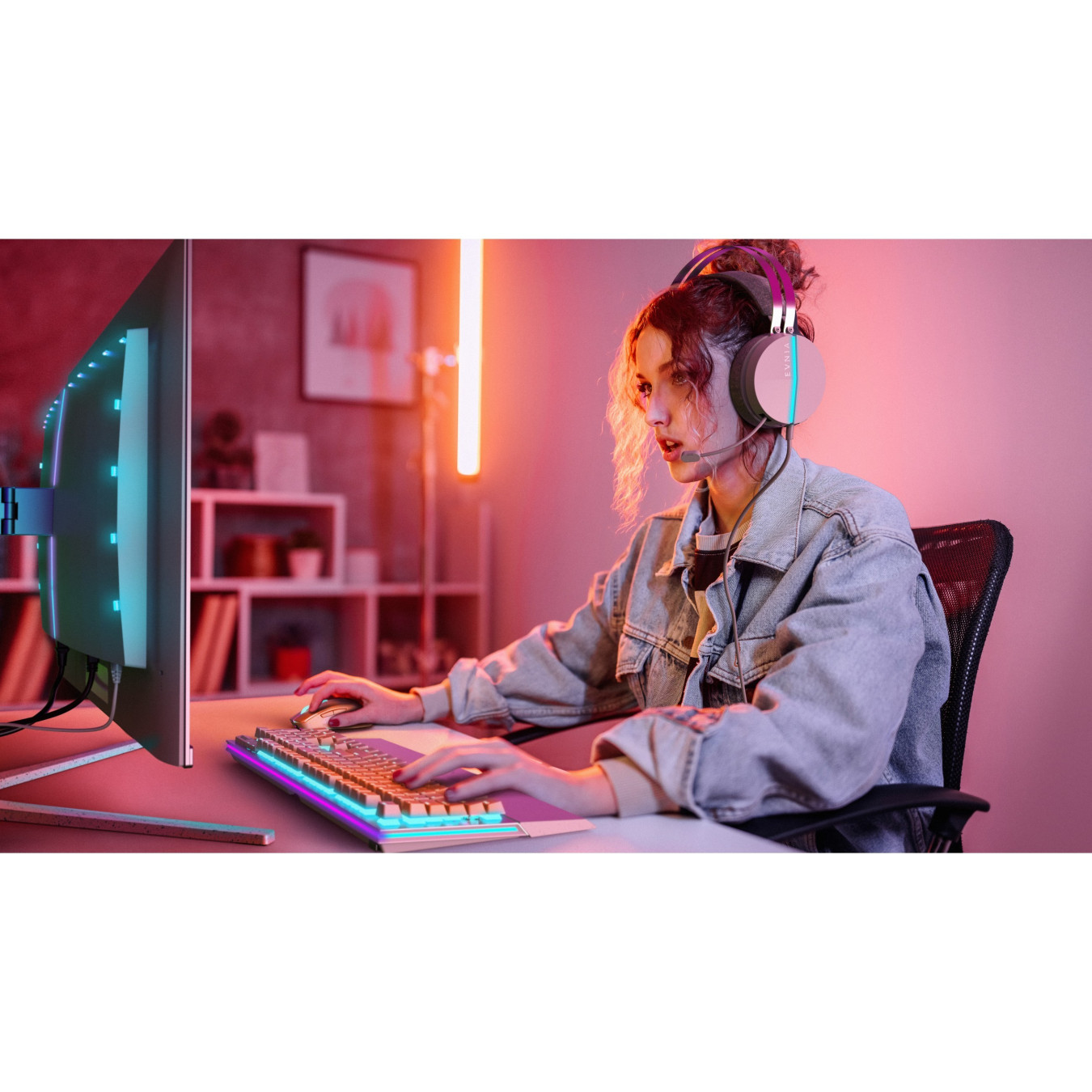 Philips Evnia 32M2N8900 - 31.5in QD-OLED 4K 240Hz Gaming Monitor, White, 2xHDMI 2.1, DP 1.4, USB-C 65W