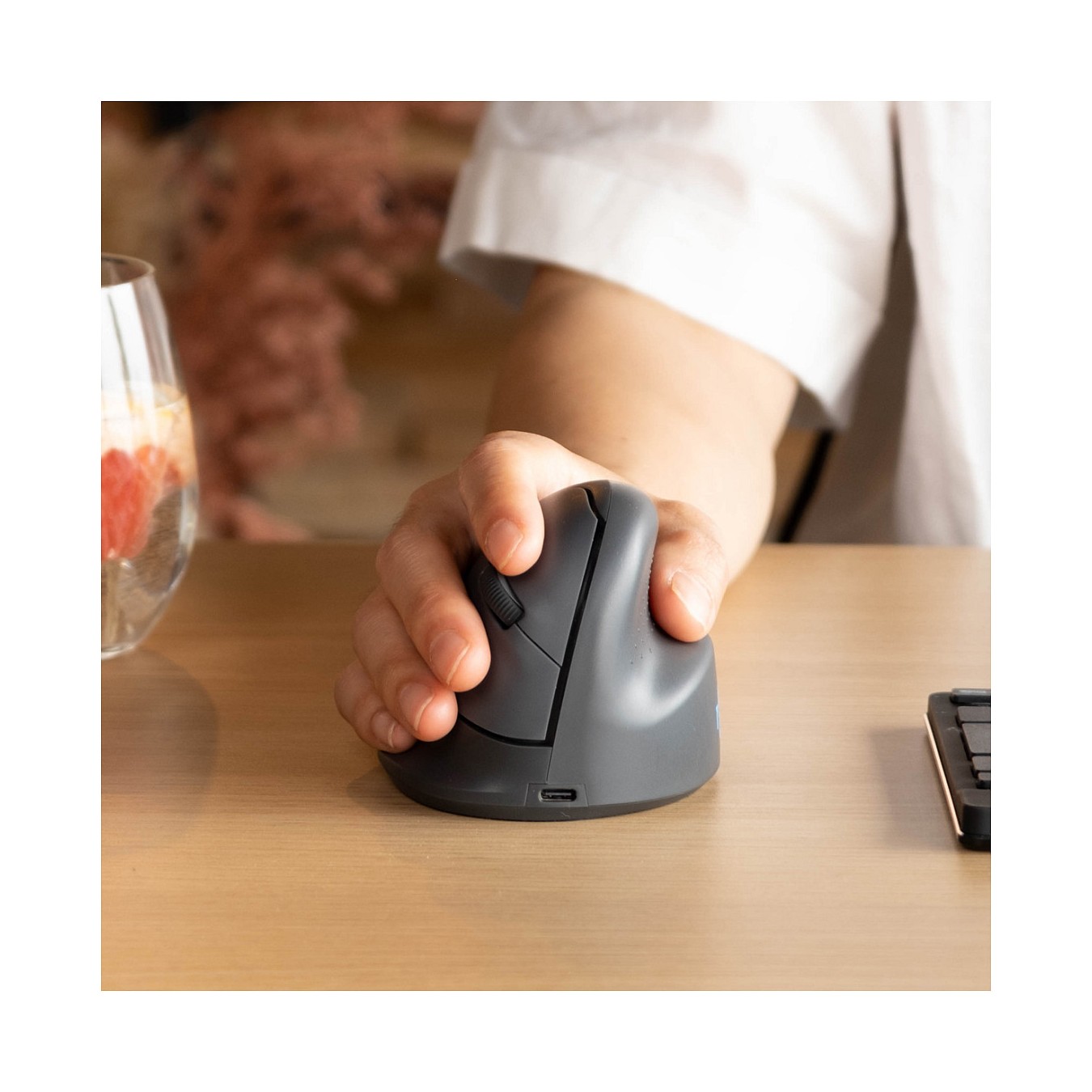 Buy R-GO HE BASIC MEDIUM ERGONOMIC MOUSE RIGHT-HANDED BLUETOOTH in Cyprus, Nicosia, Limassol, Larnaka, Pafos