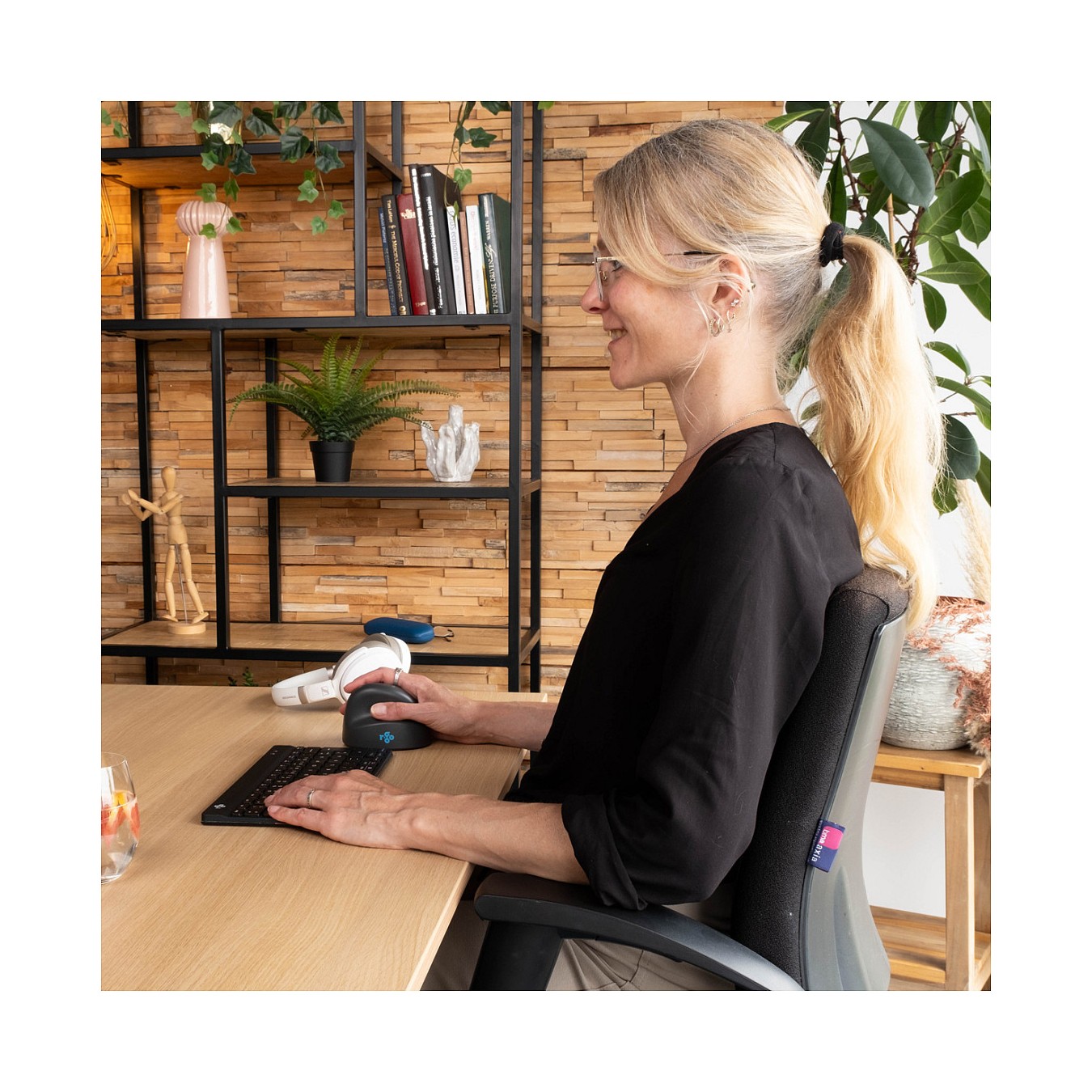 Buy R-GO HE BASIC MEDIUM ERGONOMIC MOUSE RIGHT-HANDED BLUETOOTH in Cyprus, Nicosia, Limassol, Larnaka, Pafos