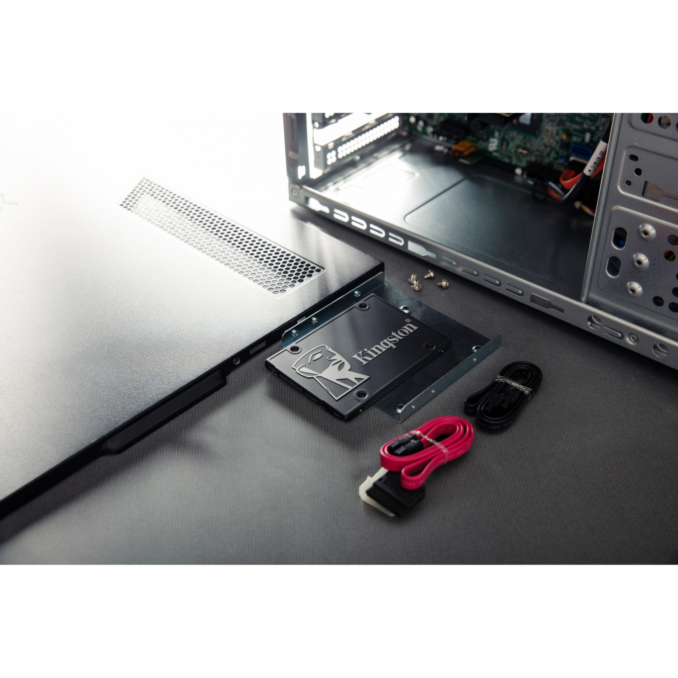 Kingston KC600 - 256GB 2.5" SATA III SSD - 3D TLC, 550MB/s Read, AES-256 Hardware Encryption, 7mm