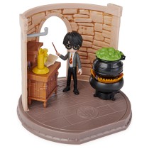 Buy Spinmaster Wizarding World Harry Potter - Hogwarts Zaubertrnke Klassenzimmer Spielset mit exklusiver Harry Potter Sam... in 