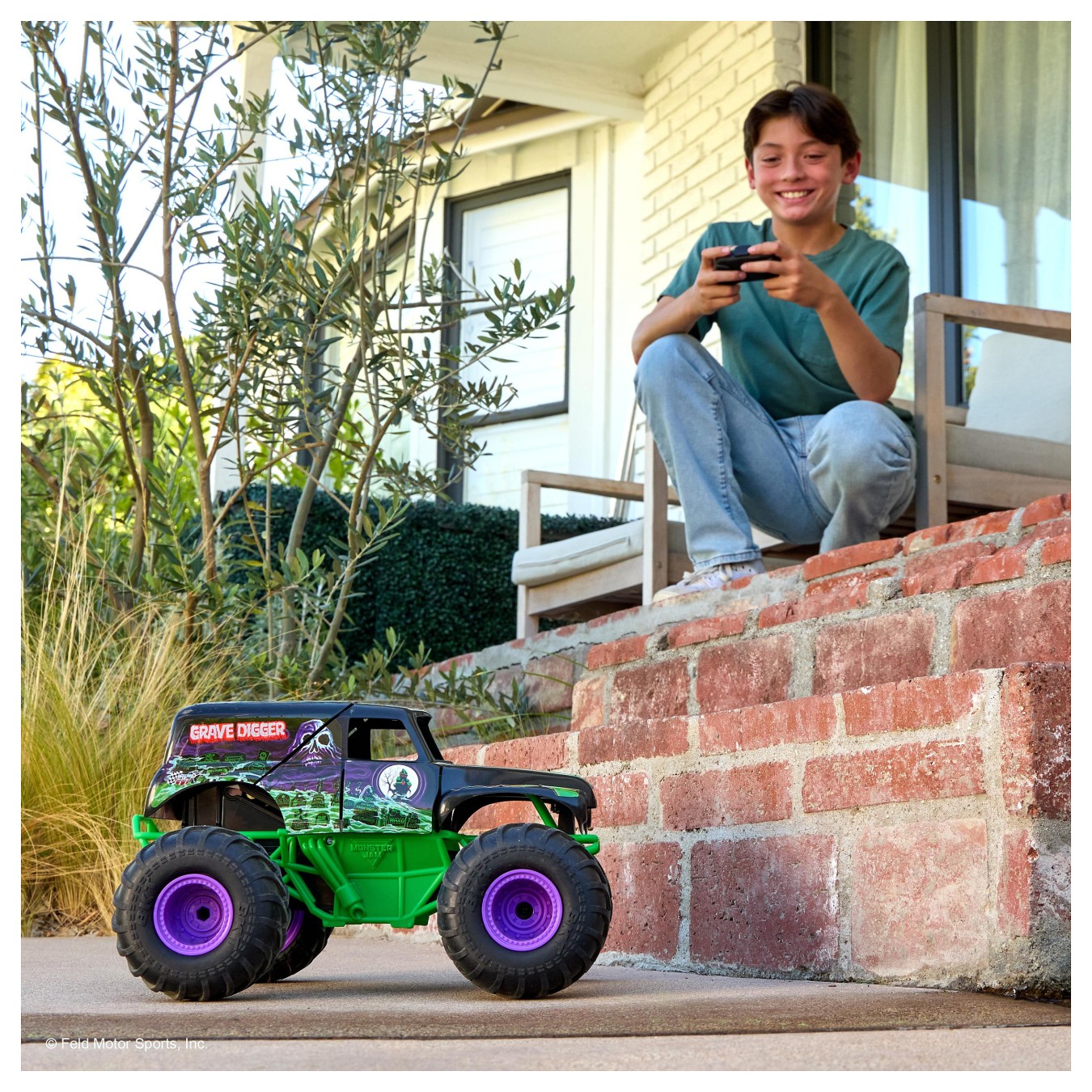Buy Spinmaster Monster Jam - Smash 'n Bash Grave Digger. (Mastab 1:15) in Cyprus, Nicosia, Limassol, Larnaka, Pafos