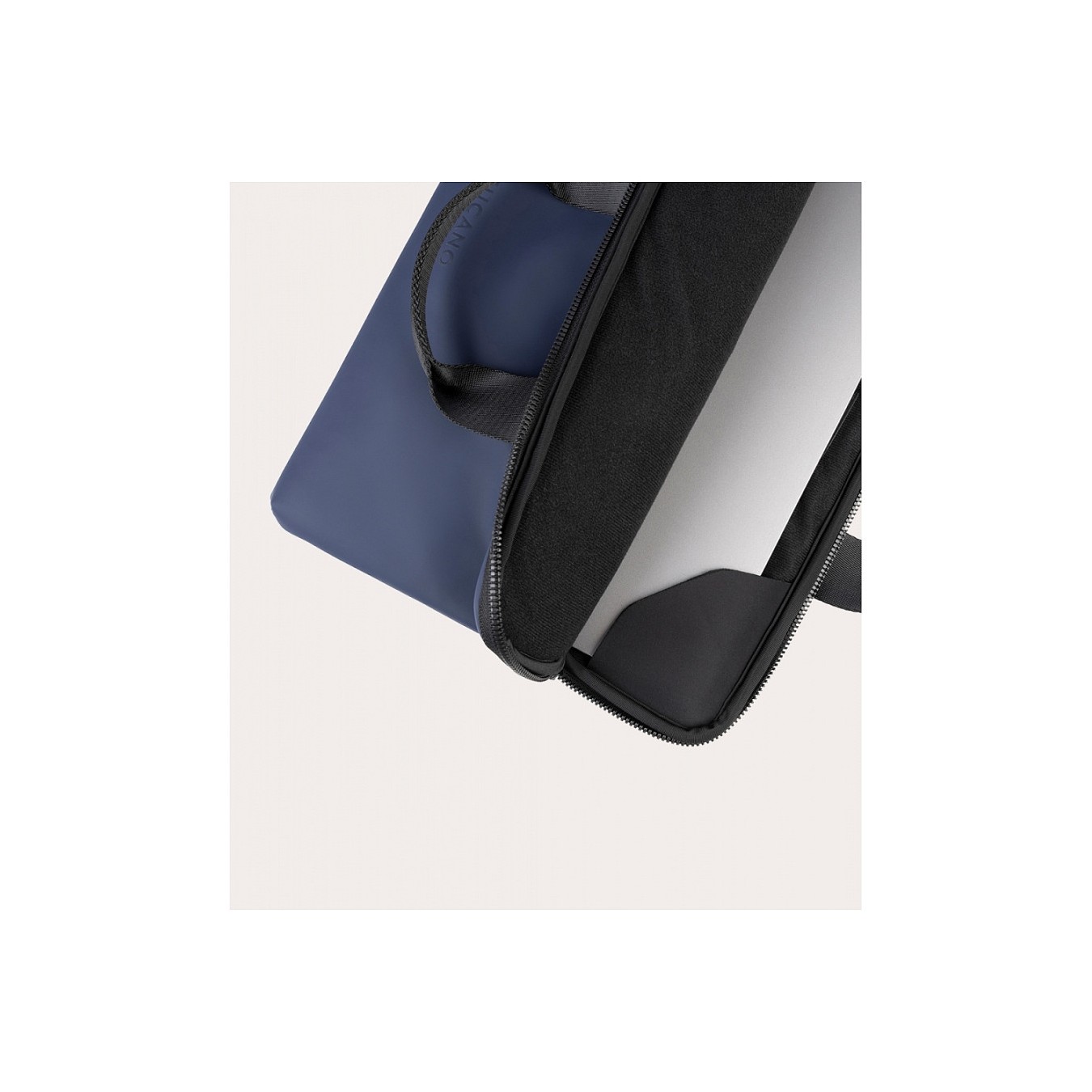 Buy Tucano Gommo Slim Tasche 14' Dunkelblau, BSGOM1314-B in Cyprus, Nicosia, Limassol, Larnaka, Pafos