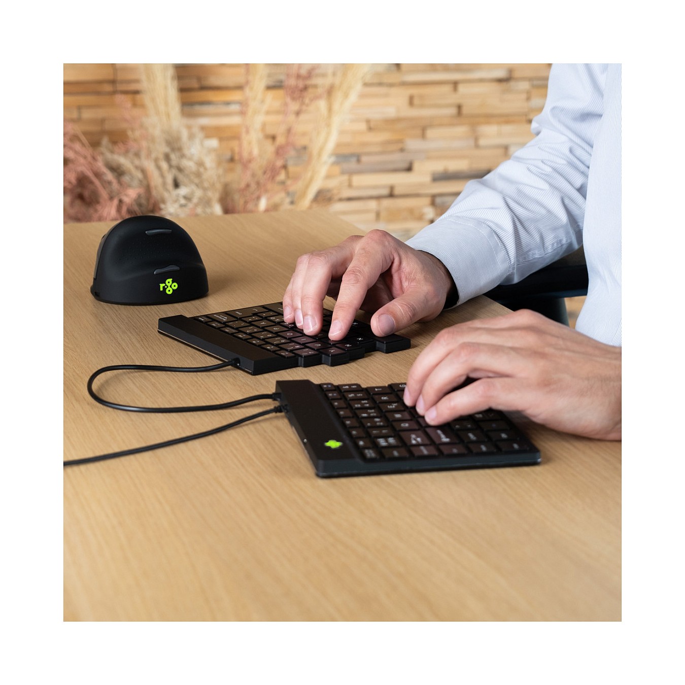Buy R-Go Split Break Ergonomische Tastatur, QWERTZ (DE) - schwarz, kabelgebunden in Cyprus, Nicosia, Limassol, Larnaka, Pafos