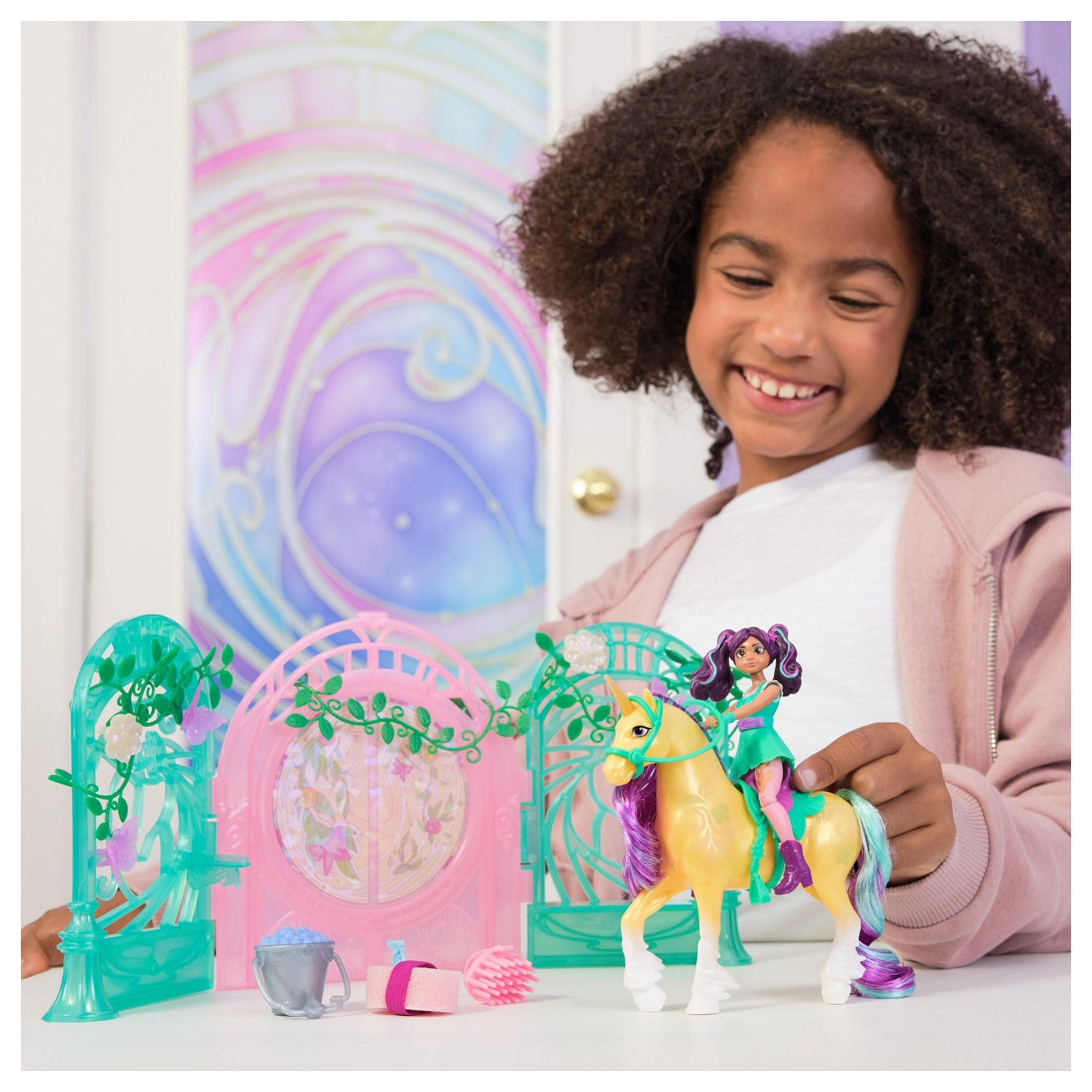 Buy Spinmaster Unicorn Academy - Ava & Einhorn Leaf Stall Spielset mit Farbwechseleffekt in Cyprus, Nicosia, Limassol, Larnaka, 