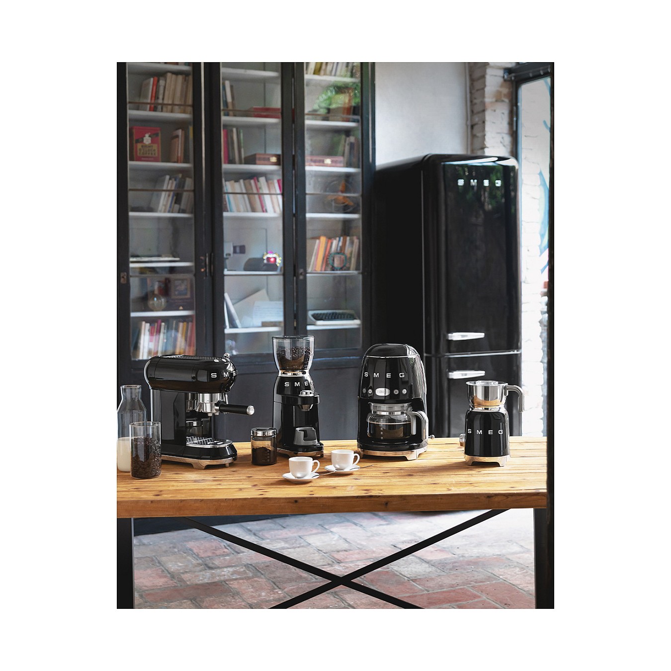 Buy SMEG Filter-Kaffeemaschine 50s Style DCF02BLEU, schwarz in Cyprus, Nicosia, Limassol, Larnaka, Pafos