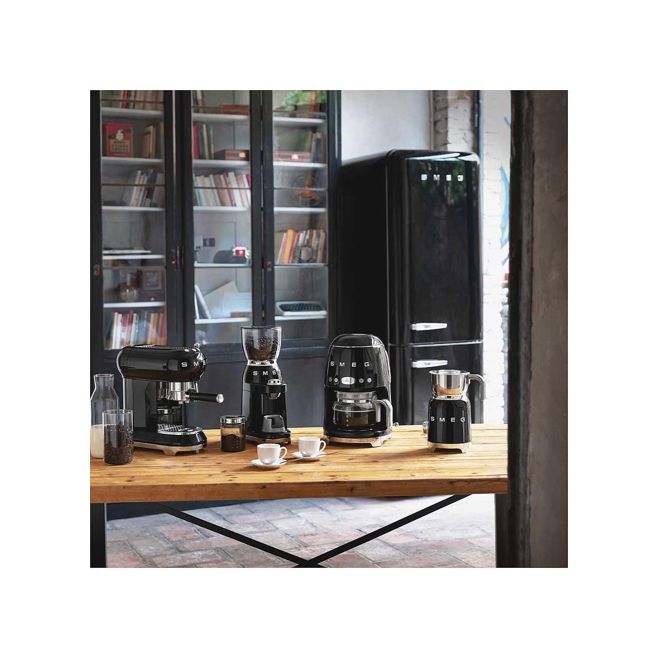 Buy SMEG Filter-Kaffeemaschine 50s Style DCF02BLEU, schwarz in Cyprus, Nicosia, Limassol, Larnaka, Pafos