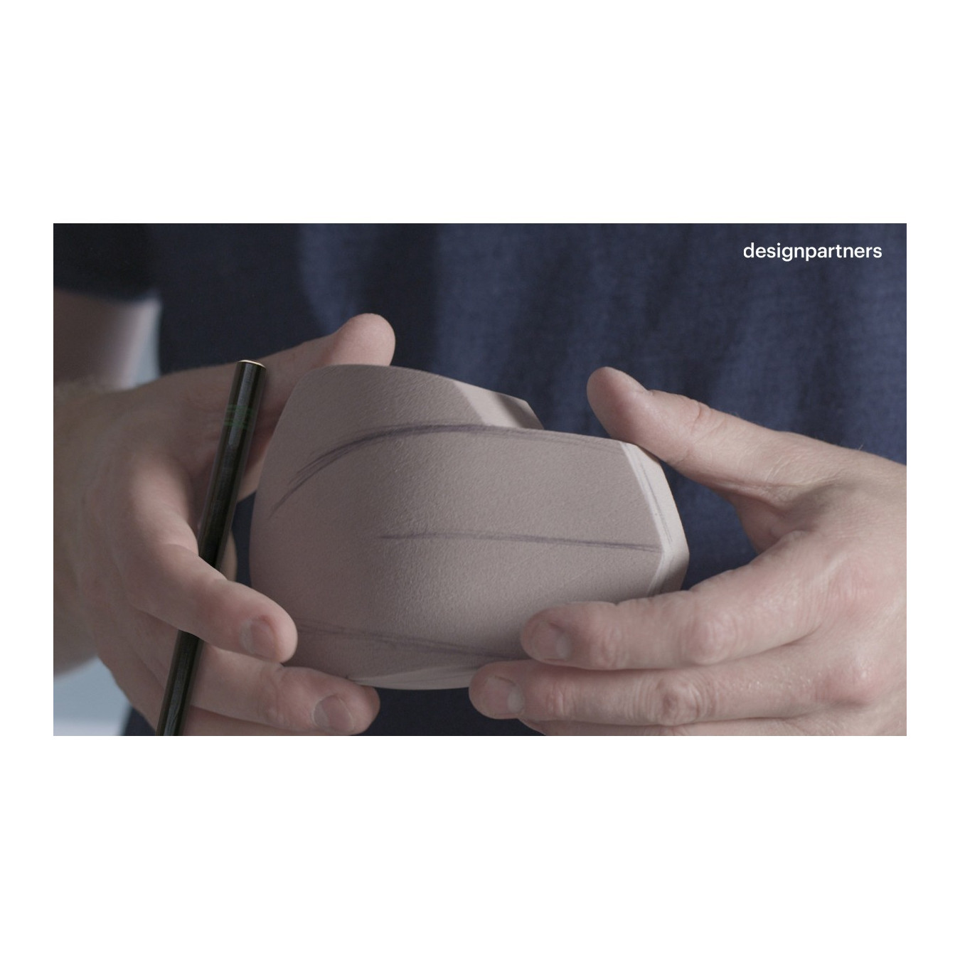 Logitech MX Master Wireless Mouse - Right-Hand Ergonomic - Black/Bronze, RF + Bluetooth, 1000 DPI