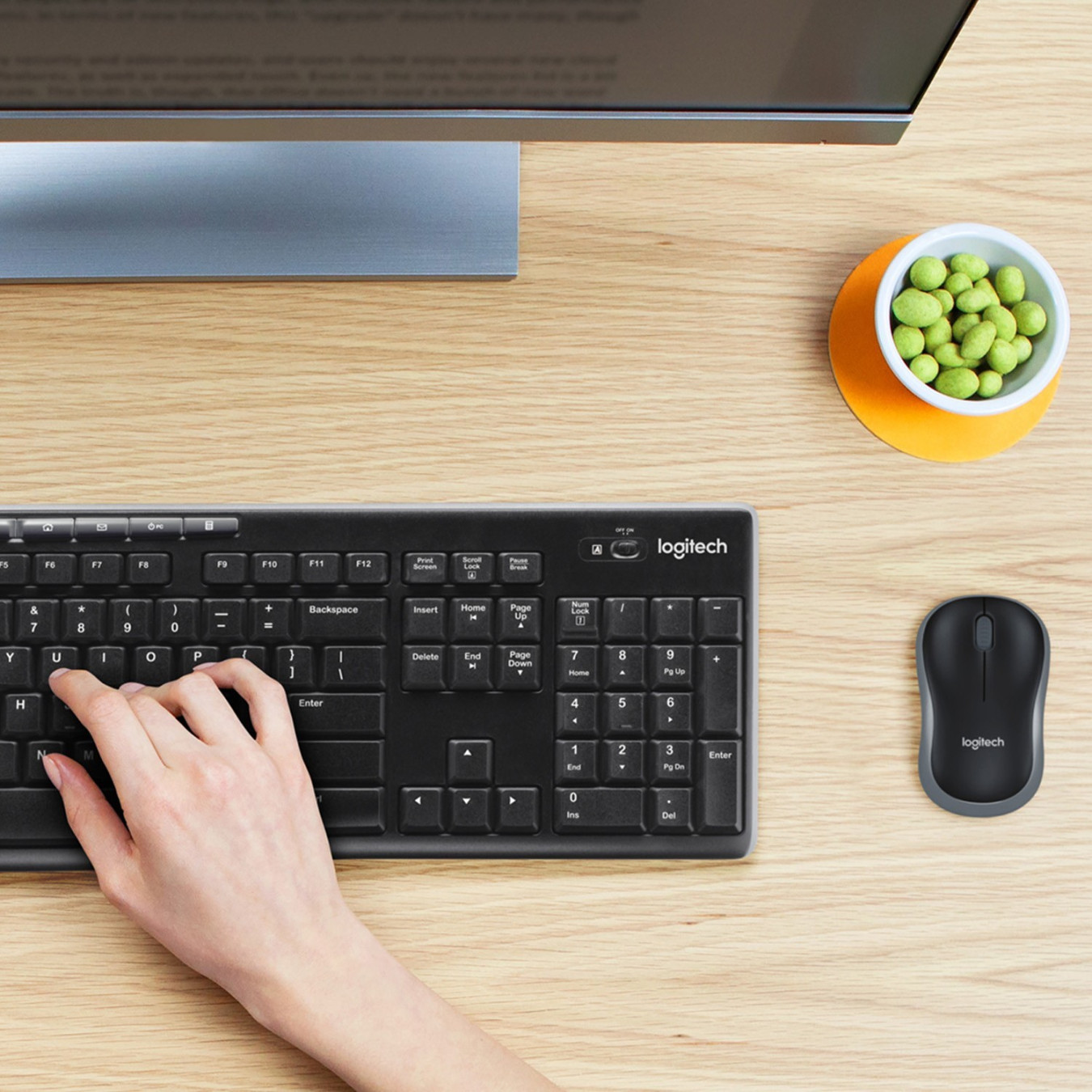 Logitech MK270 Wireless Combo - MK270 - Swiss CH QWERTZ, Black, Full-size Keyboard & 2.4GHz Optical Mouse