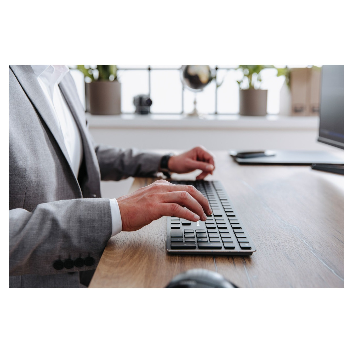 CHERRY KW X ULP - Low-Profile Cherry MX Mechanical Keyboard - Black, German QWERTZ, USB/BT/2.4G, LED Backlight