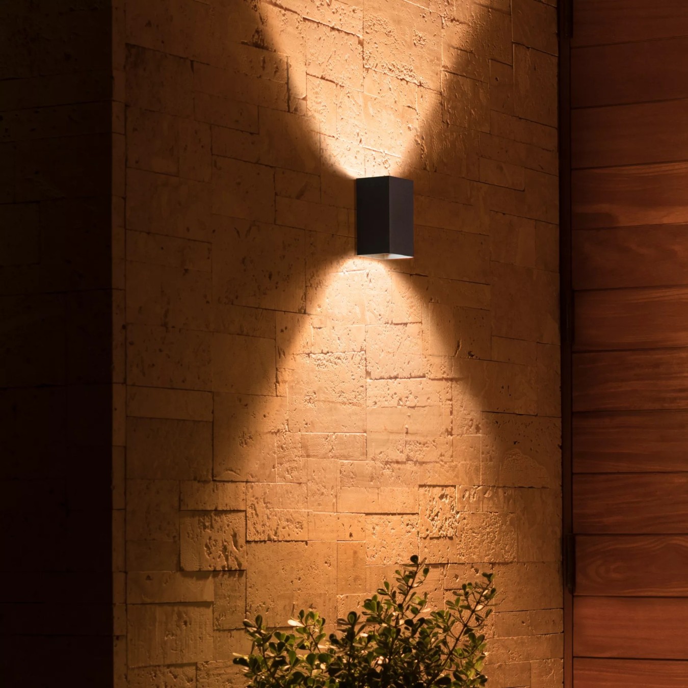 Philips Hue White & Color Ambiance Resonate Wall Light - Black - 1200 lm, White & Color Ambiance
