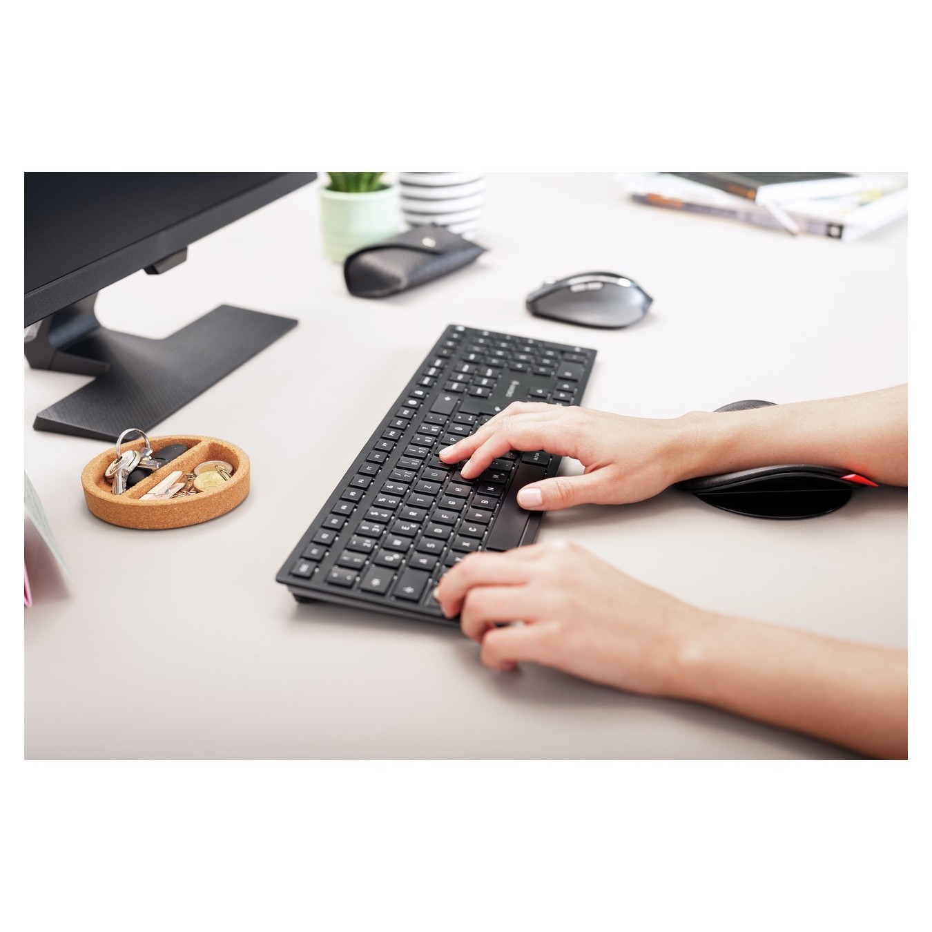 Cherry KW 9100 SLIM US-ENG KEYBOARD - 9100 - US layout, slim profile — Buy in Cyprus with Fast Delivery