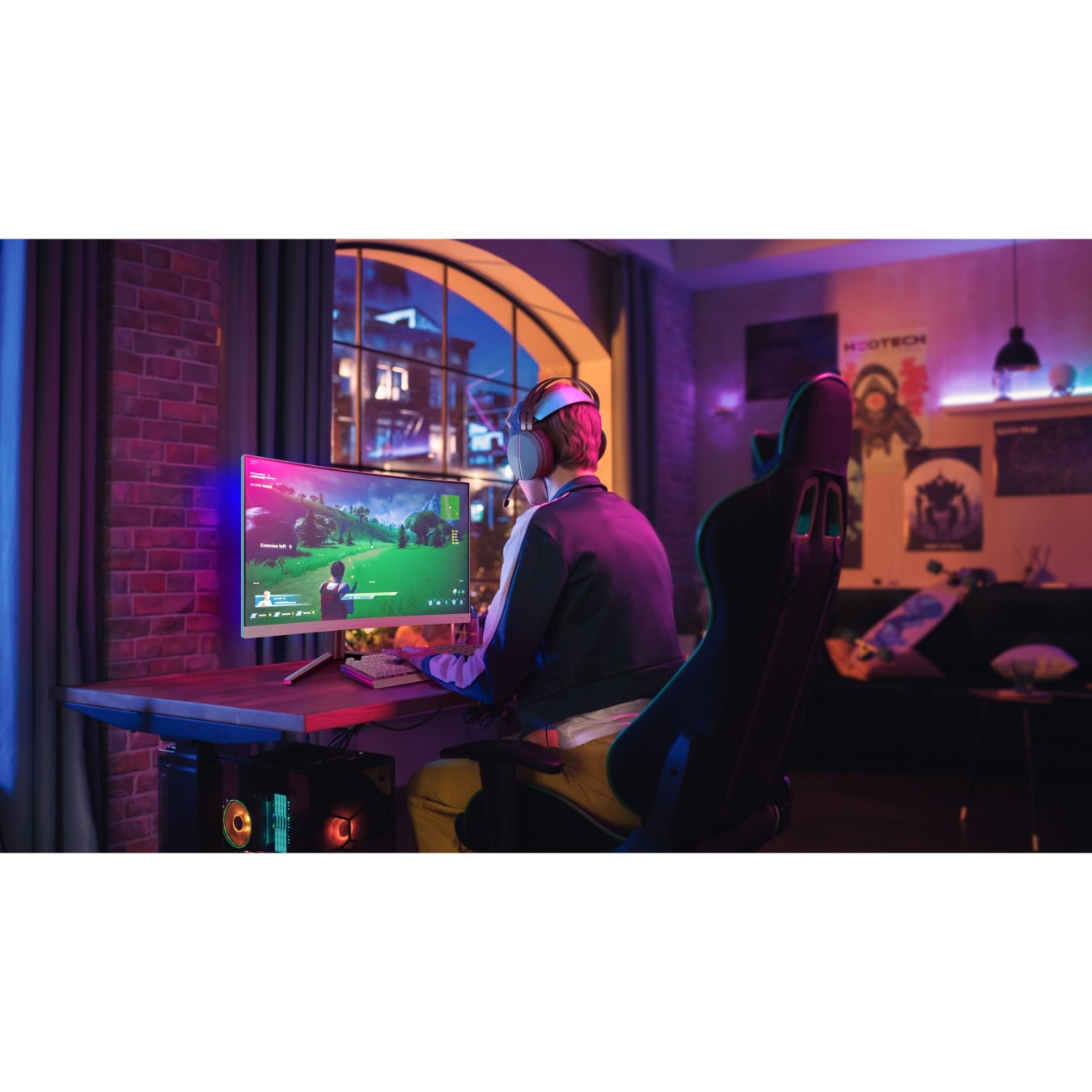 Philips 68.5cm (27.0') Curved White Monitor - 27M2C5201L - 27-inch, 16:9, 1000R curved, 2x HDMI + DP